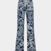 Dalma-Jeans met donkere bloemenwas Dalma-Jeans met donkere bloemenwas