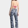 Dalma-Jeans met donkere bloemenwas Dalma-Jeans met donkere bloemenwas