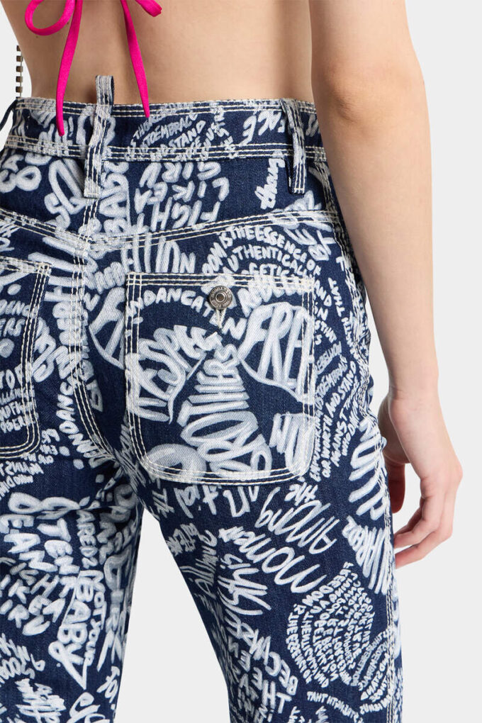 Dalma-Jeans met donkere bloemenwas Dalma-Jeans met donkere bloemenwas