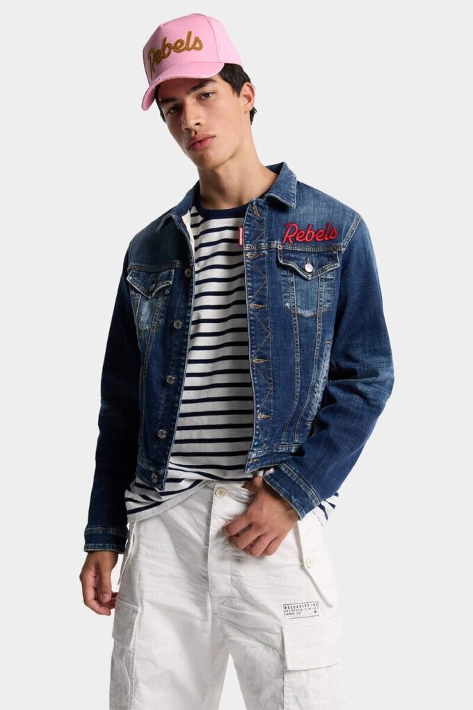 Donkere rokerjas over jeansjas Donkere rokerjas over jeansjas