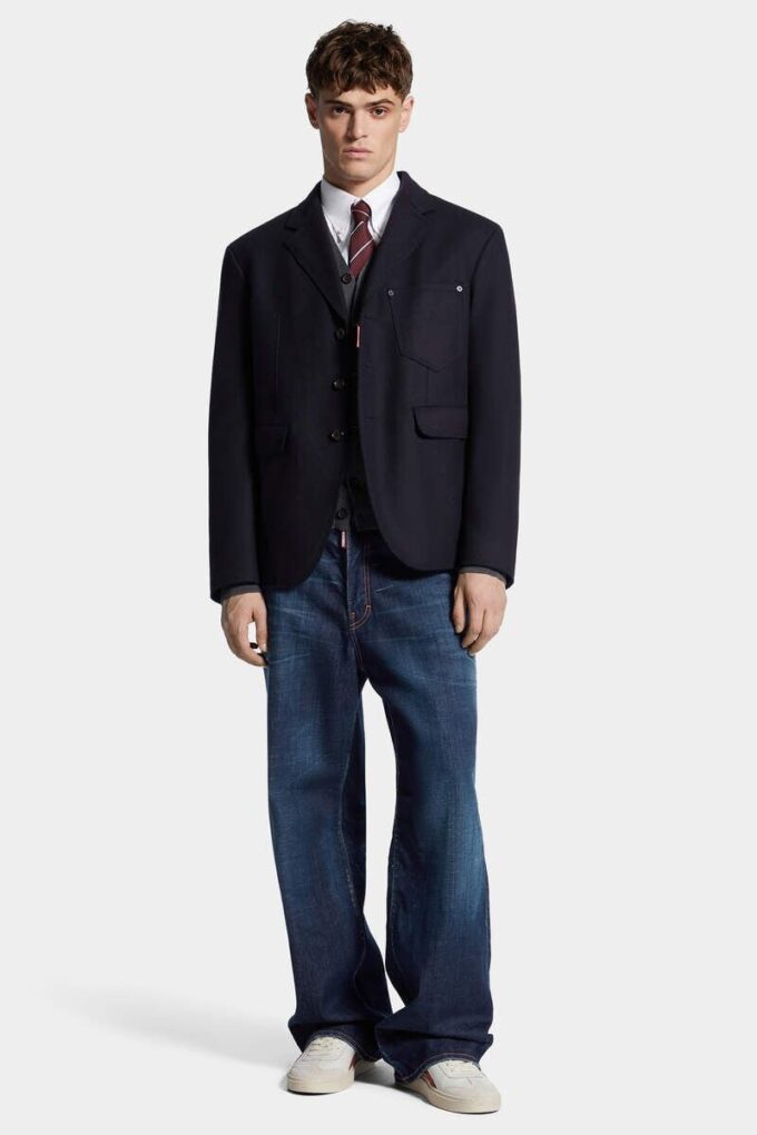 Donkere, strakke wassing, losse Jeans