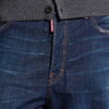 Donkere, strakke wassing, losse Jeans
