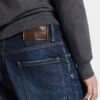 Donkere, strakke wassing, losse Jeans