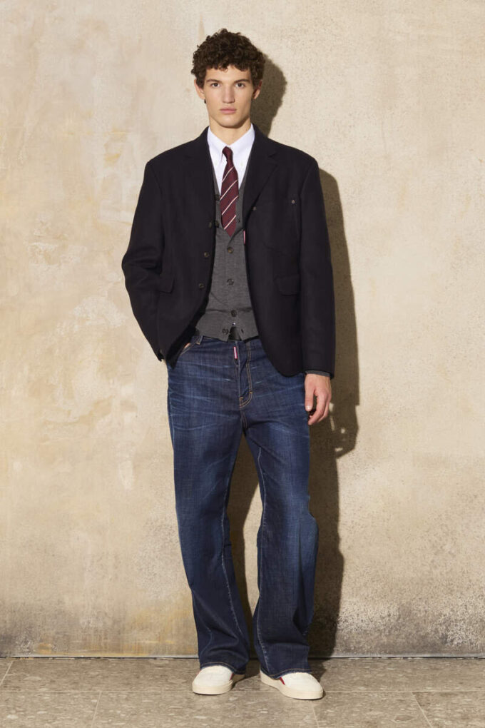 Donkere, strakke wassing, losse Jeans