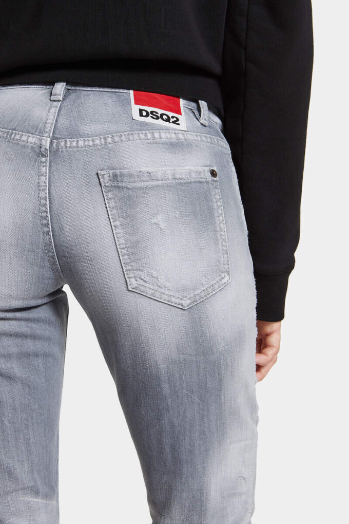 Jennifer-Jeans met geborstelde grijze wassing en middelhoge taille