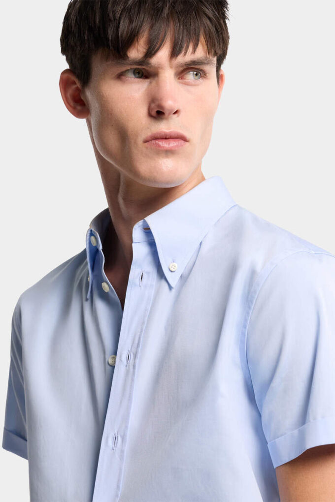Kort, soepelvallend slim-fit overhemd Kort, soepelvallend slim-fit overhemd