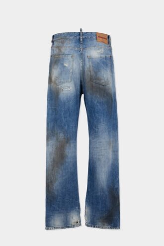 Licht verwassen, loszittende Jeans met gedraaide pasvorm
