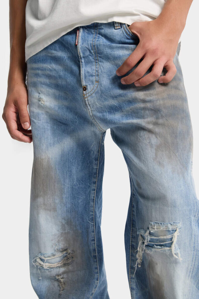 Licht verwassen, loszittende Jeans met gedraaide pasvorm Licht verwassen, loszittende Jeans met gedraaide pasvorm