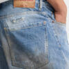 Licht verwassen, loszittende Jeans met gedraaide pasvorm Licht verwassen, loszittende Jeans met gedraaide pasvorm
