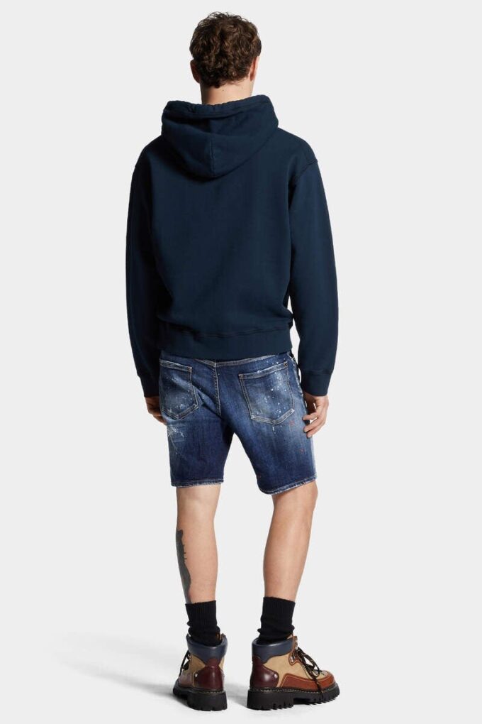 Marineblauwe korte broek met middelgrote rode stippen Marineblauwe korte broek met middelgrote rode stippen