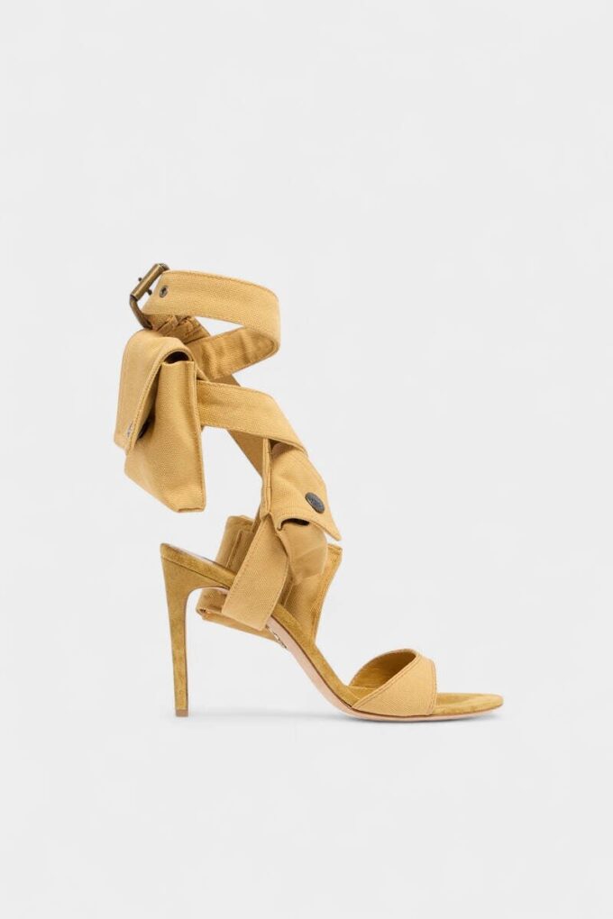 Praktische Sandalen mit dubbele hak Praktische Sandalen mit dubbele hak