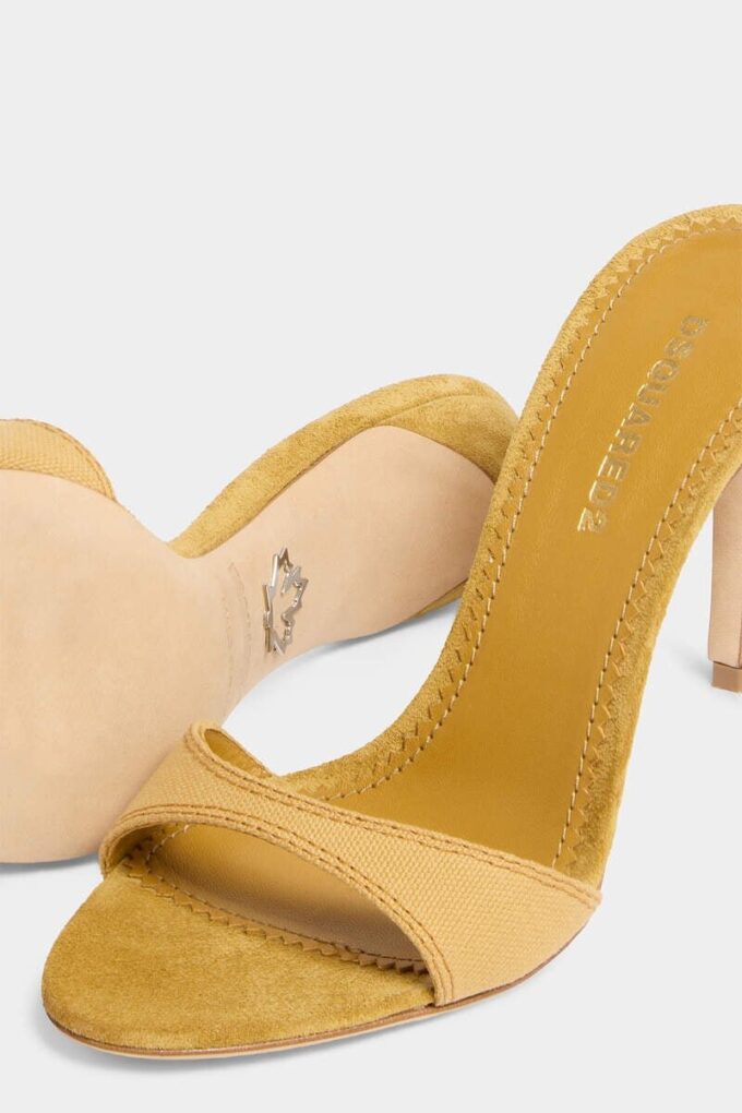 Praktische Sandalen mit dubbele hak Praktische Sandalen mit dubbele hak