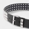 Riem met gesp met studs over het hele oppervlak