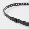 Riem met gesp met studs over het hele oppervlak