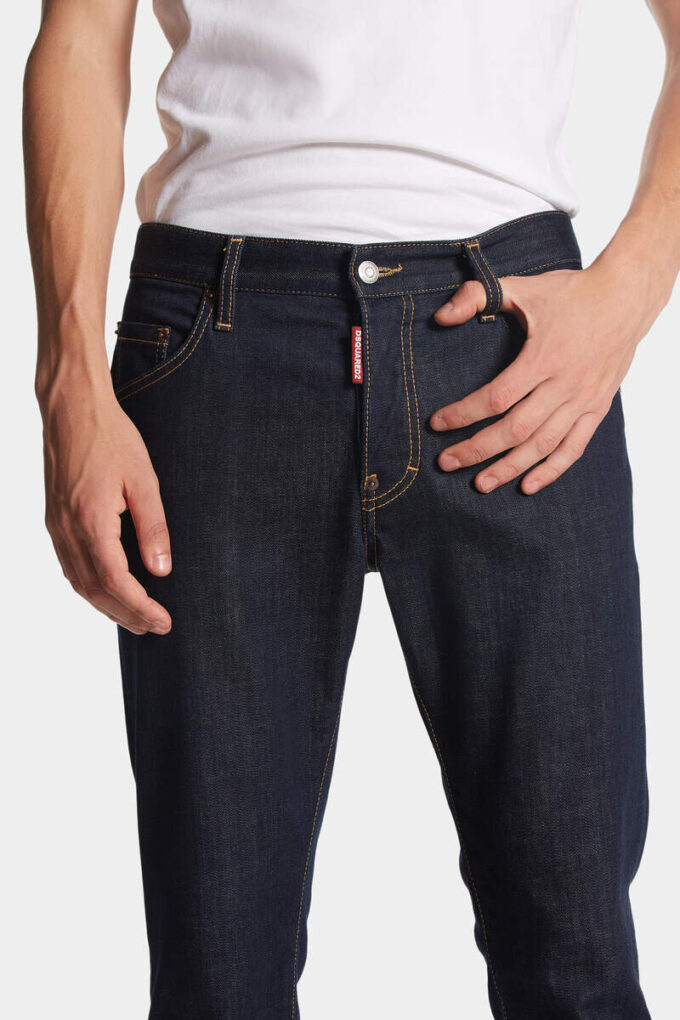 Skater Jean met donkere wassing Skater Jean met donkere wassing