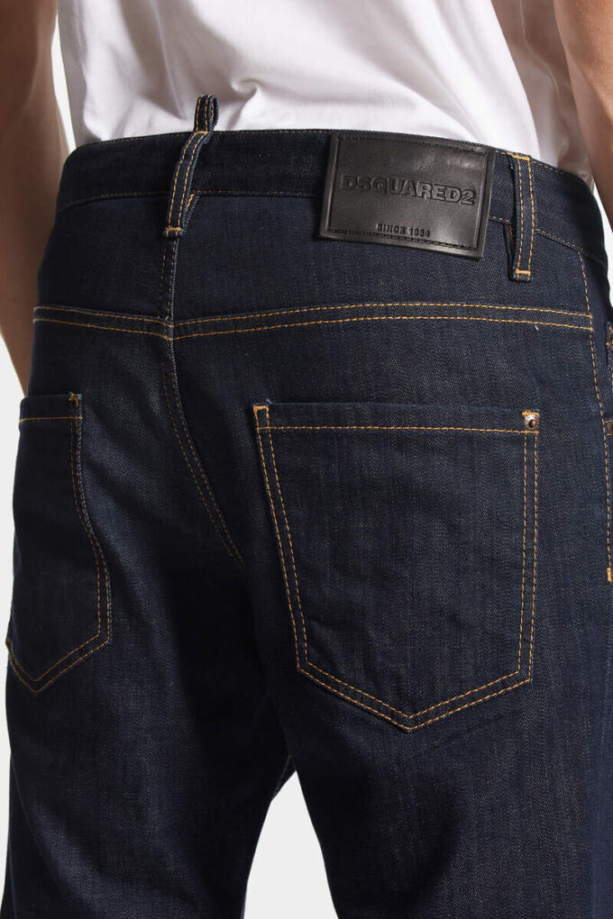 Skater Jean met donkere wassing Skater Jean met donkere wassing