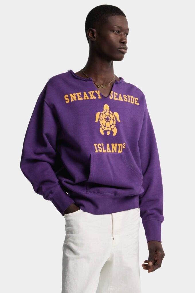 Vintage geverfd, lang en slank model met ronde hals Vintage geverfd, lang en slank model met ronde hals